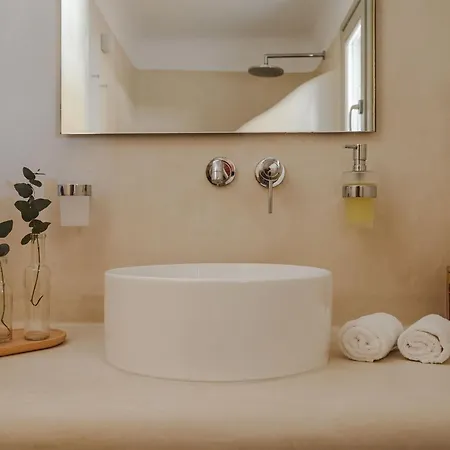 Flo Villa Naxos City