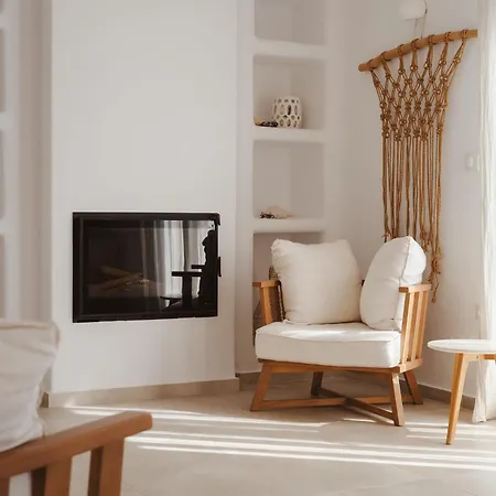 Flo Villa Naxos City