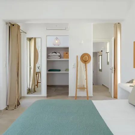 Flo * Naxos City